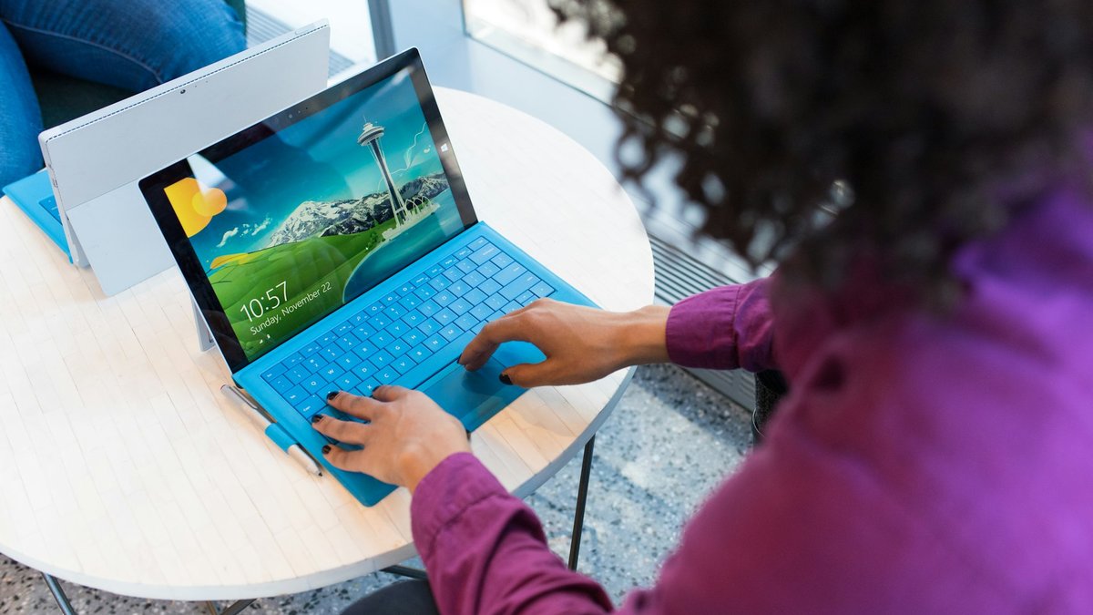 photo-1573164713714-d95e436ab8d6